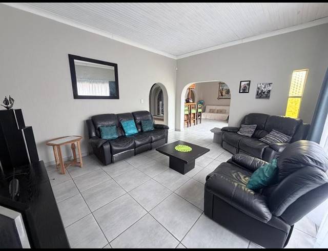 4 BEDROOM PROPERTY TO RENT IN SUNAIR PARK